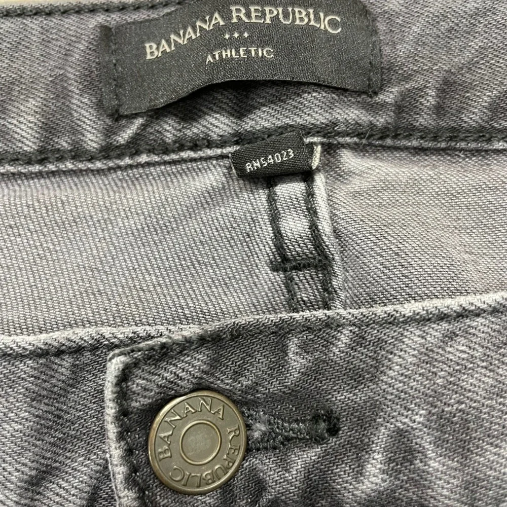 Banana Republic Jeans Mens 38x32 Gray Athletic Fit Dark Charcoal 793321-00